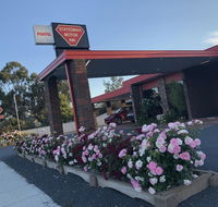 Statesman Motor Inn - Flights