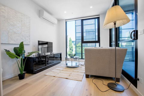 Stunning Light&Bright New One Bedroom APT@Hawthron - Flights 3
