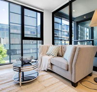 Stunning LightBright New One Bedroom APTHawthron - Flights