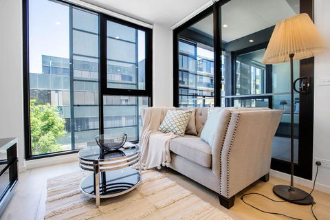 Stunning Light&Bright New One Bedroom APT@Hawthron - Flights 0