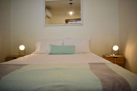 Stylish Cute Cottage In McMahons Point - Flights 2