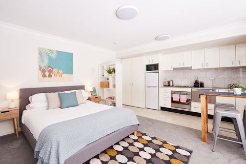 Stylish Manly Studio With BBQ Terrace And Parking - Flights 1