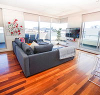 Stylish Modern 3BD Retreat at an Amazing Location - Flights