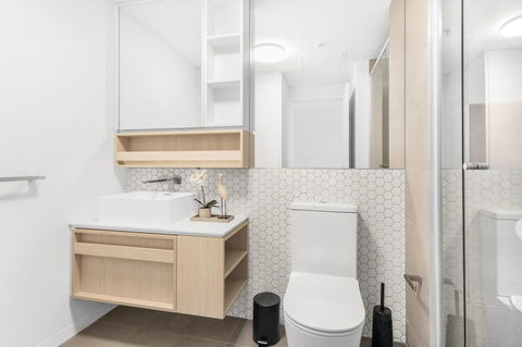 Stylish One-Bed Apartment With Balcony And Parking - Flights 3