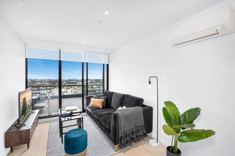 Stylish One-Bed Apartment With Balcony And Parking - Flights 0