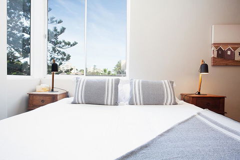 Sun Drenched Ocean View Apartment - Flights 2
