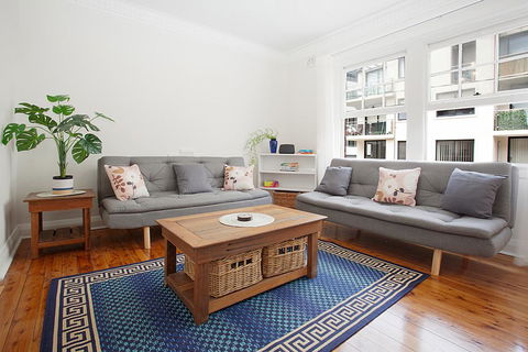Sunlit 2-bed Apartment Metres From The Beach - Flights 0