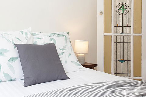 Sunlit 2-bed Apartment Metres From The Beach - Flights 1