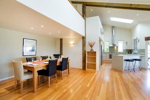 Tathra Beach House Holiday Apartments - Flights 1