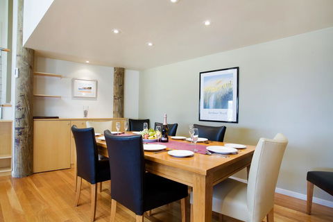Tathra Beach House Holiday Apartments - Flights 2