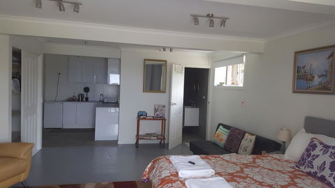 AppleBay Guest House - Flights 16