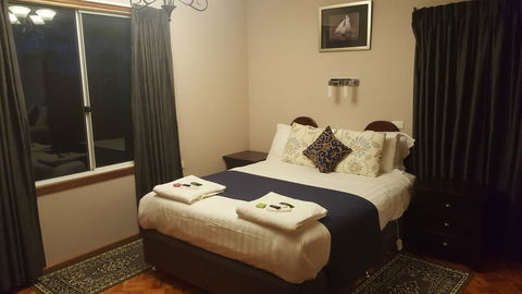 AppleBay Guest House - Flights 35