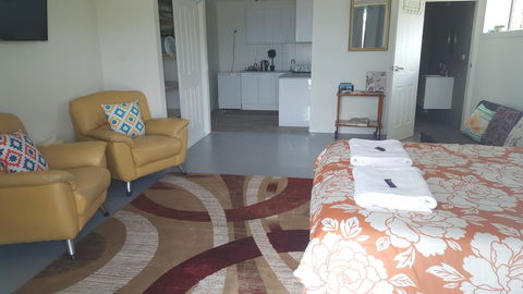 AppleBay Guest House - Flights 13