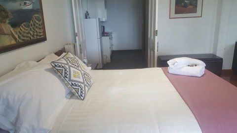 AppleBay Guest House - Flights 25