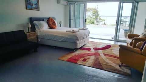 AppleBay Guest House - Flights 11