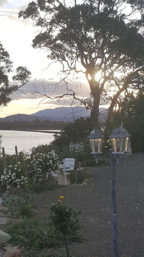AppleBay Guest House - Flights 28