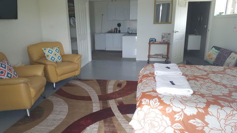 AppleBay Guest House - Flights 14