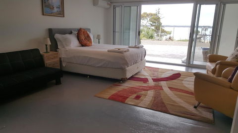AppleBay Guest House - Flights 19