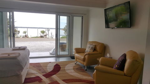 AppleBay Guest House - Flights 6