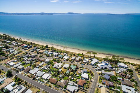 Aqua Beachfront! - Flights 12