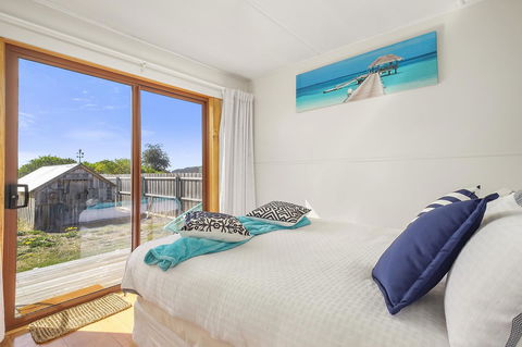 Aqua Beachfront! - Flights 16