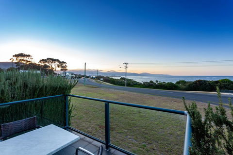 Beachfront Bicheno - Flights 10