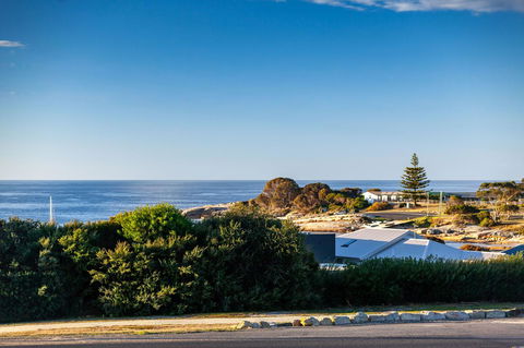 Beachfront Bicheno - Flights 22
