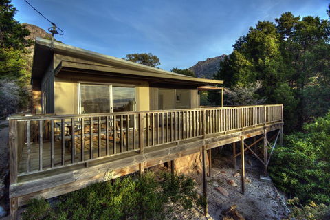 Cove Cottage - Flights 15