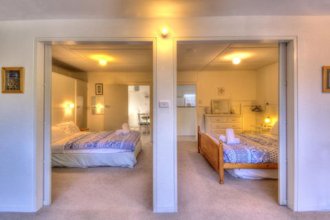 Cove Cottage - Flights 7
