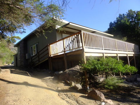 Cove Cottage - Flights 21