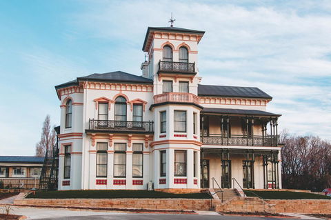 Maylands Lodge - Flights 17