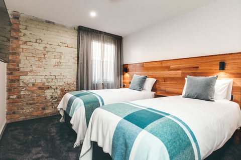 Maylands Lodge - Flights 27