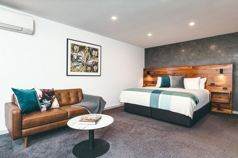 Maylands Lodge - Flights 25