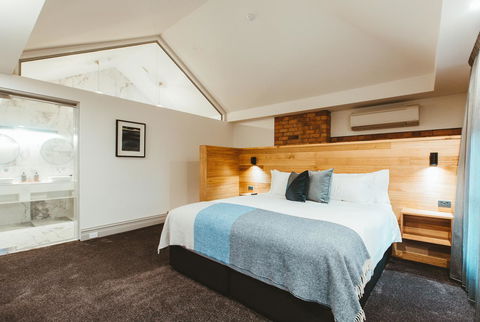 Maylands Lodge - Flights 9