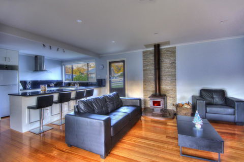 Muirs Beach Retreat - Flights 0