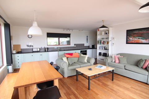 DOLPHIN LOOKOUT COTTAGE - Amazing Views Of The Bay Of Fires - Flights 11