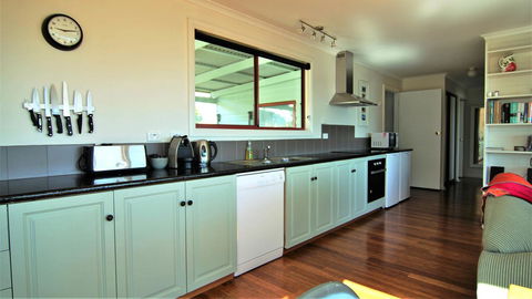 DOLPHIN LOOKOUT COTTAGE - Amazing Views Of The Bay Of Fires - Flights 5