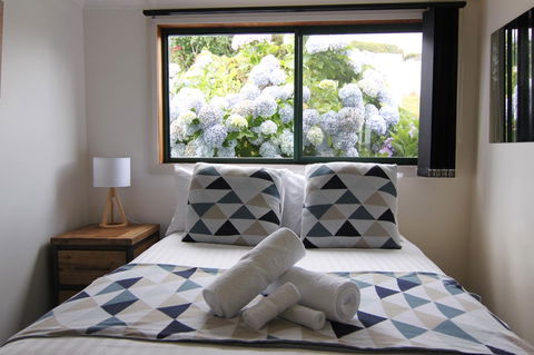 DOLPHIN LOOKOUT COTTAGE - Amazing Views Of The Bay Of Fires - Flights 6