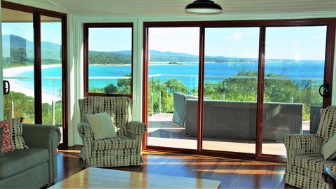 DOLPHIN LOOKOUT COTTAGE - Amazing Views Of The Bay Of Fires - Flights 14