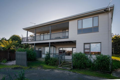 Cove Beach Apartment 2 - Flights 15