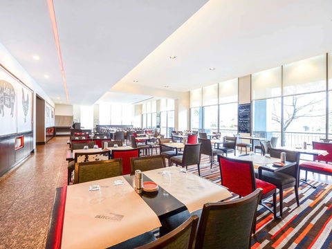 Novotel Melbourne Glen Waverley - Flights 14