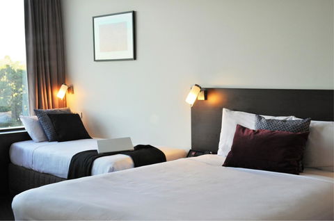 Ibis Melbourne - Glen Waverley - Flights 5