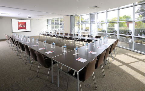 Ibis Melbourne - Glen Waverley - Flights 27