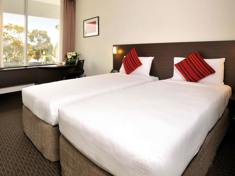 Ibis Melbourne - Glen Waverley - Flights 33
