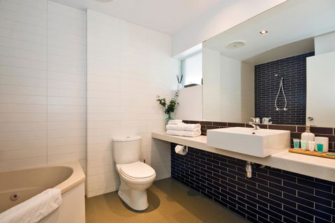 Lorne Bay View Motel - Flights 8
