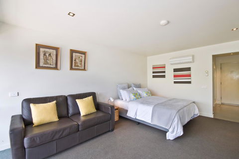 Lorne Bay View Motel - Flights 23