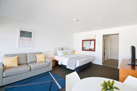 Lorne Bay View Motel - Flights 11