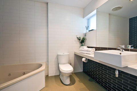 Lorne Bay View Motel - Flights 6