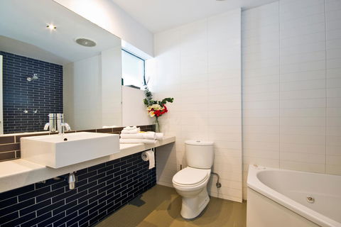 Lorne Bay View Motel - Flights 5