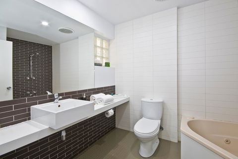 Lorne Bay View Motel - Flights 30